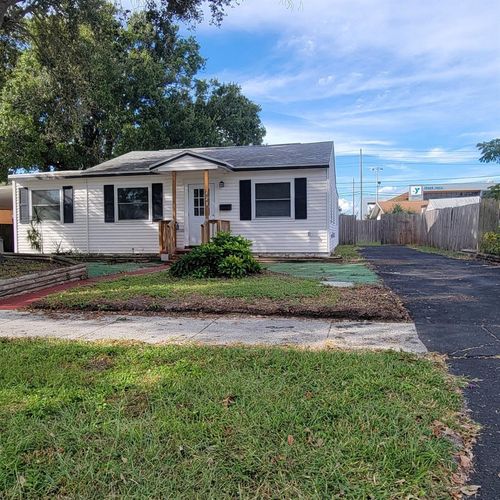 423 61st Ave Ne, St. Petersburg, FL, 33703-1501 | Card Image