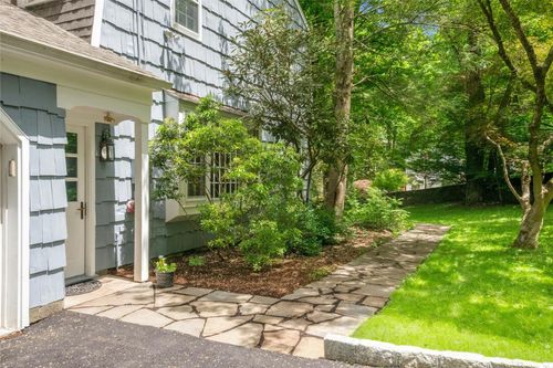 7 Kisco Park Dr, Mount Kisco, NY, 10549-3908 | Card Image