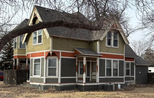 501 E 6th Ave, Redfield, SD, 57469-1332 | Card Image