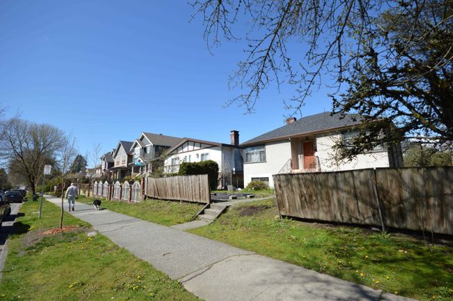 1585 E 13 Th Avenue, House other with 3 bedrooms, 2 bathrooms and 3 parking in Vancouver BC | Image 6