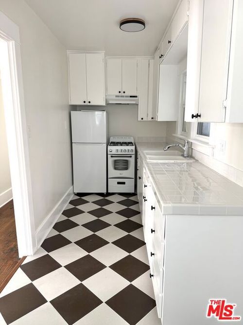 1806 9th St, Santa Monica, CA, 90404-4577 | Card Image