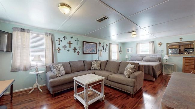954 Palmetto Dr, House other with 1 bedrooms, 2 bathrooms and 1 parking in Crystal Beach TX | Image 11