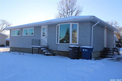 413 1 St S, Kipling, SK, S0G | Card Image