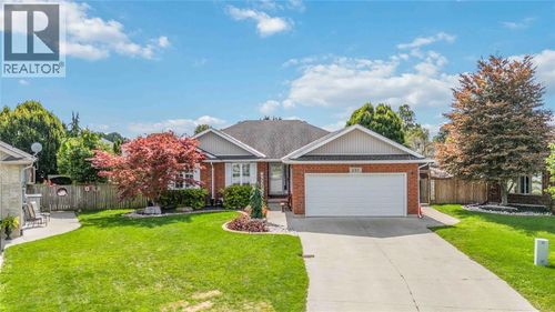 257 Jockey Crt, Corunna, ON, N0N1G0 | Card Image