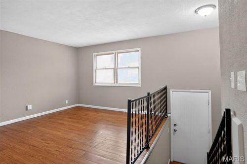 9157 Victory Ave, Saint Louis, MO, 63136-1546 | Card Image