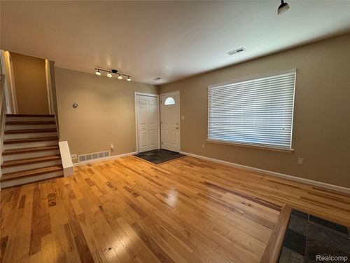197 Randall Dr, Troy, MI, 48085-5527 | Card Image