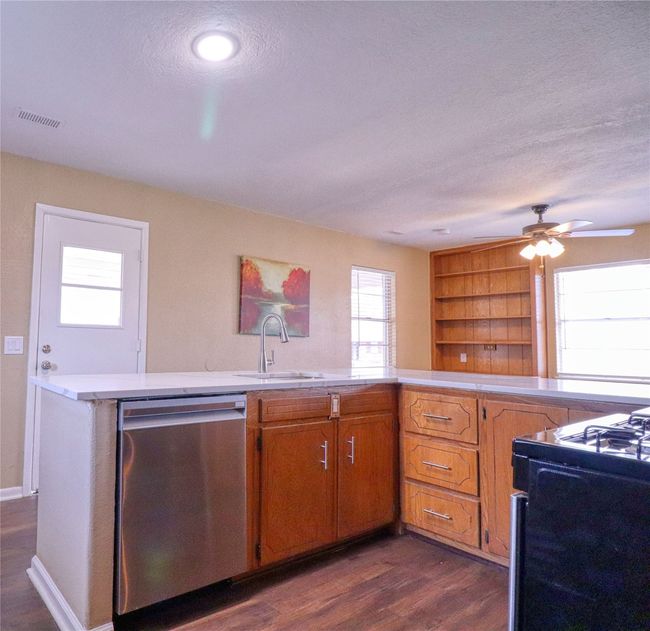 516 S Church St, House other with 3 bedrooms, 2 bathrooms and null parking in Pilot Point TX | Image 4
