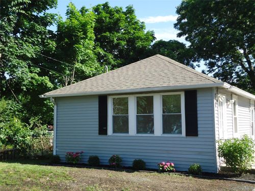 860 Flanders Rd, Riverhead, NY, 11901-3805 | Card Image