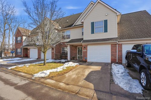 42802 Patty Ln, Van Buren Twp, MI, 48111-5423 | Card Image