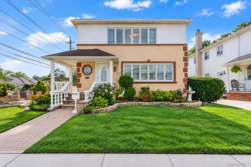 54 Sandalwood Ave, Valley Stream, NY, 11581-2025 | Card Image