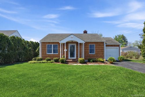 359 Fishel Ave, Riverhead, NY, 11901-4723 | Card Image