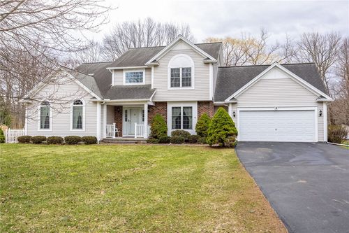 2 Black Forest Dr, Spencerport, NY, 14559-9600 | Card Image