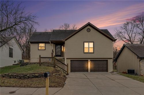 3513 Ne Apple Tree Ln, Gladstone, MO, 64119-2224 | Card Image