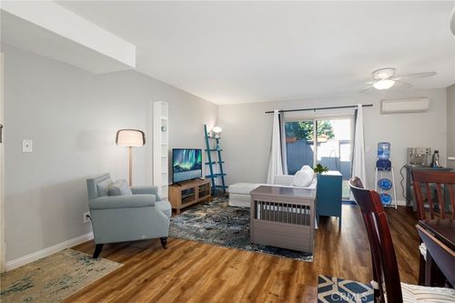 apt-2-6021 Fountain Park Ln, Woodland Hills, CA, 91367-3523 | Card Image