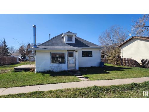 5012 51 St, Mannville, AB, T0B2W0 | Card Image