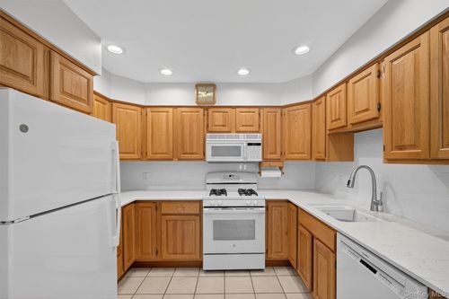 25 Country Pond Ln, Modena, NY, 12548-5201 | Card Image