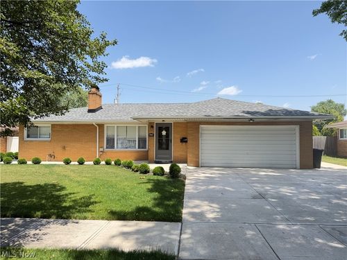 14750 Seneca Trl, Middleburg Heights, OH, 44130-5648 | Card Image