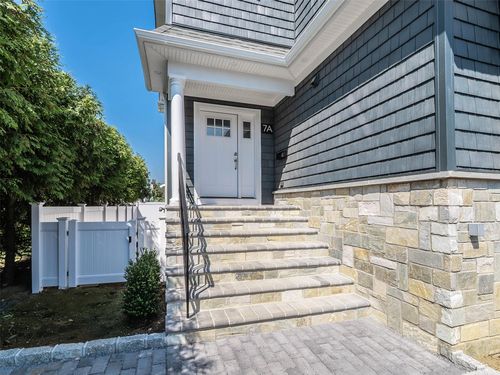 7 Edgewood Rd, Port Washington, NY, 11050-1507 | Card Image