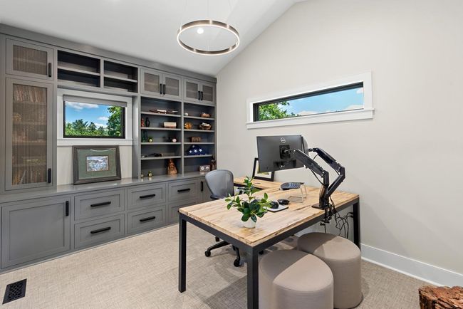 Upper-Level Office | Image 28