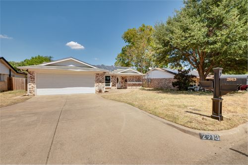 2913 David Ln, Arlington, TX, 76013-2027 | Card Image