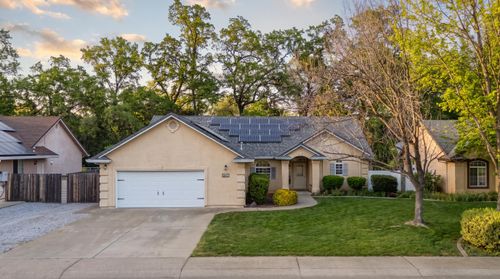 647 Olympic St, Redding, CA, 96003-5104 | Card Image