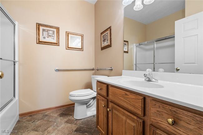 Main bath has tub/shower combination. | Image 20