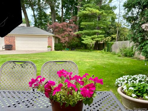 360 Neff Rd, Grosse Pointe, MI, 48230-1645 | Card Image