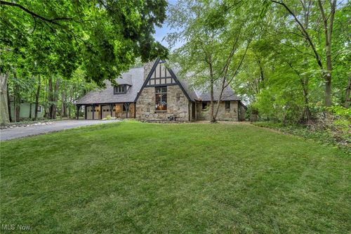 38038 Ridge Rd, Willoughby, OH, 44094-5754 | Card Image