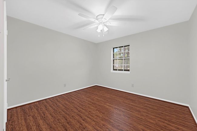 Secondary bedroom. | Image 25