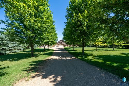 47908 Oak Ridge Pl, Harrisburg, SD, 57032-8239 | Card Image