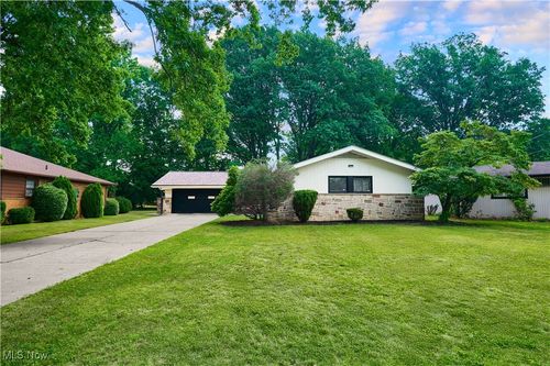 2071 Sagamore Dr, Euclid, OH, 44117-2408 | Card Image