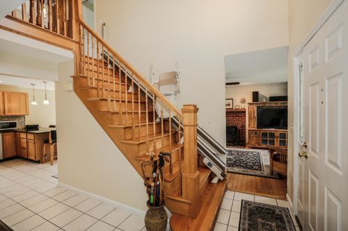 79 English Range Rd, Derry, NH, 03038-5400 | Card Image