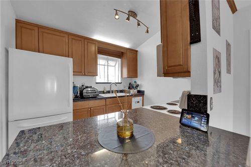 unit-202-5330 Silvermist Ct, Las Vegas, NV, 89122-7393 | Card Image