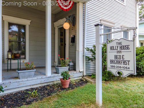 108 College St, Holly, MI, 48442-1719 | Card Image