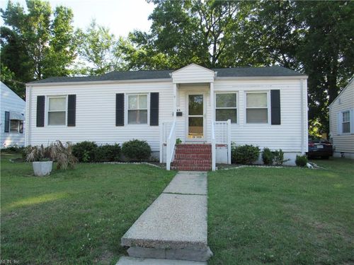 565 Ashton Ave, Franklin, VA, 23851-2001 | Card Image