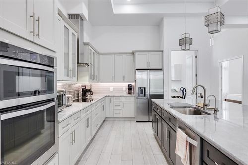 6423 Livingston Woods Ln, NAPLES, FL, 34109-3827 | Card Image