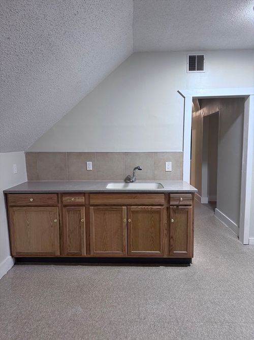 apt-3-191 Walnut St, Holyoke, MA, 01040-4374 | Card Image