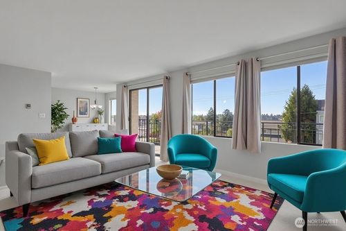 apt-203-10106 Greenwood Ave N, Seattle, WA, 98133-9178 | Card Image