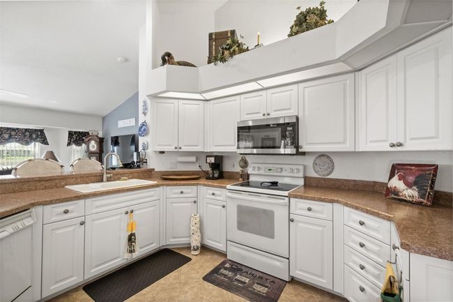 409 Bermuda Isles Circle, House other with 3 bedrooms, 3 bathrooms and null parking in VENICE FL | Image 15