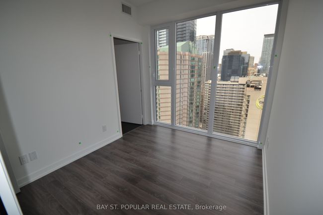 2615 - 20 Edward St, Condo with 3 bedrooms, 2 bathrooms and null parking in Toronto ON | Image 4