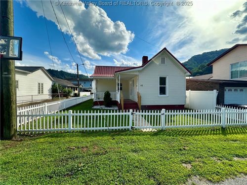82 Merrill St, Logan, WV, 25601-3517 | Card Image
