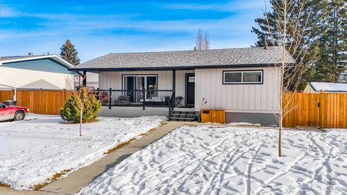 92 2a St Se, High River, AB, T1V1G6 | Card Image