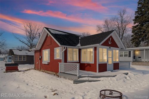 801 Shoreline Dr, Houghton Lake, MI, 48629-8822 | Card Image