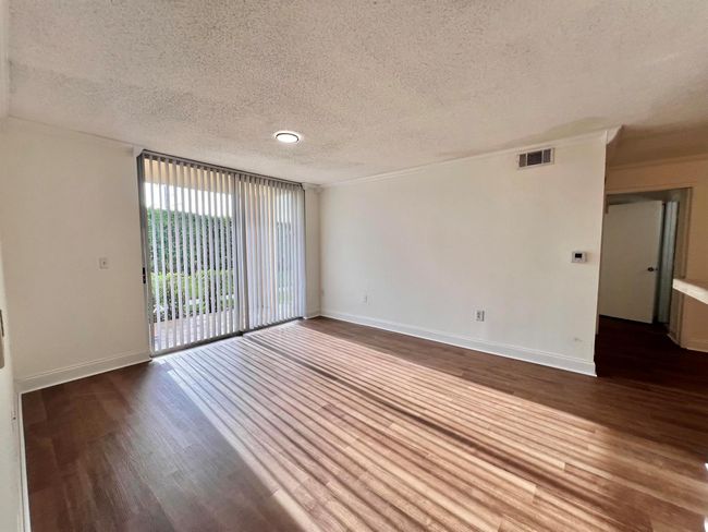 APT-105 - 1701 Village Blvd, Condo with 1 bedrooms, 1 bathrooms and null parking in West Palm Beach FL | Image 4