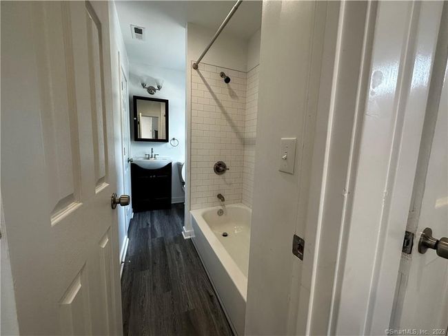 2 - 374 N Colony St, Home with 3 bedrooms, 1 bathrooms and 2 parking in Wallingford CT | Image 5