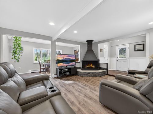 97 Ridge Rd, New City, NY, 10956-6824 | Card Image