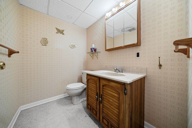 38906 Country Cir, Condo with 2 bedrooms, 3 bathrooms and null parking in Farmington Hills MI | Image 22