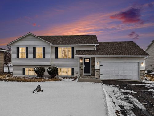 740 Heritage Ln, Belle Plaine, MN, 56011-2196 | Card Image