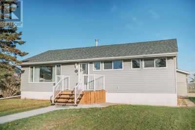 4601 55 St, House other with 5 bedrooms, 2 bathrooms and 4 parking in Stettler AB | Image 1