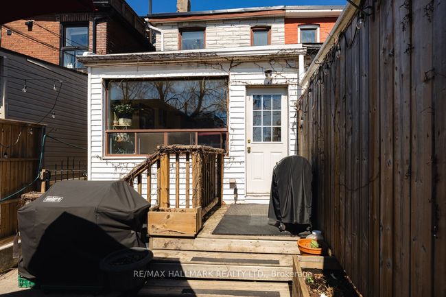 223 Wallace Ave, House attached with 5 bedrooms, 3 bathrooms and 1 parking in Toronto ON | Image 30